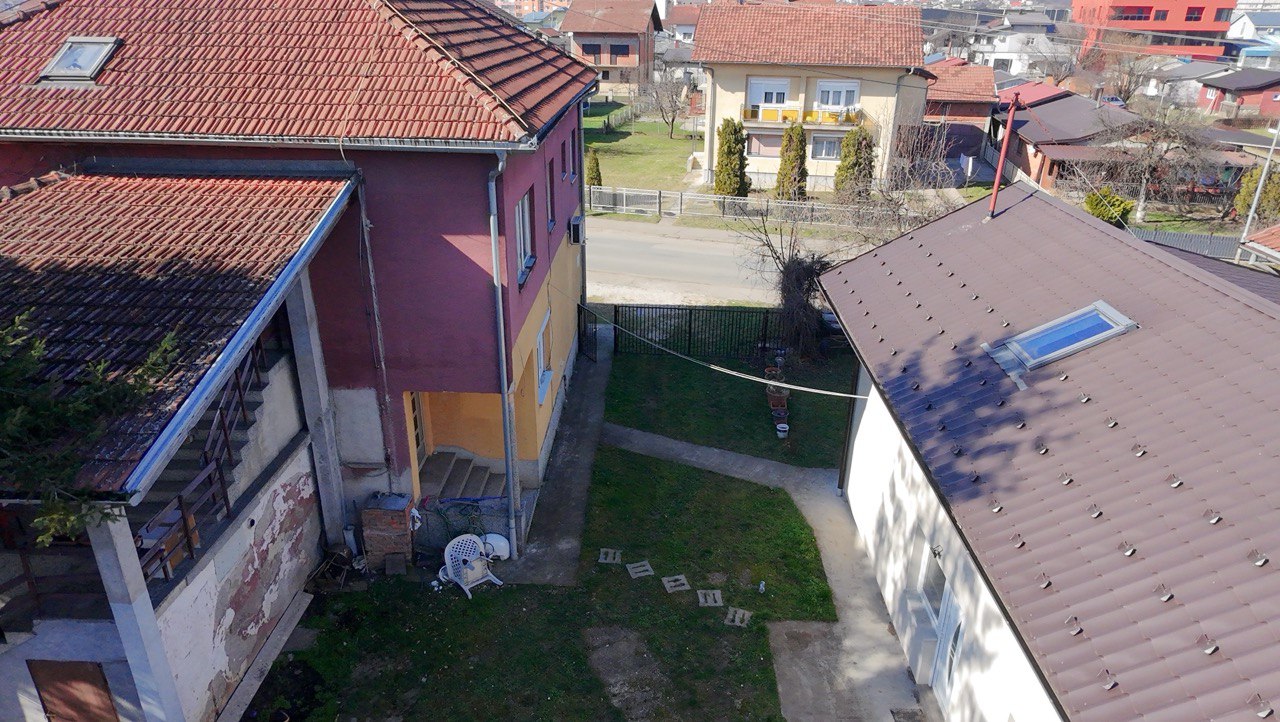 Kuca sa poslovnim prostorom na prodaju Lazarevo