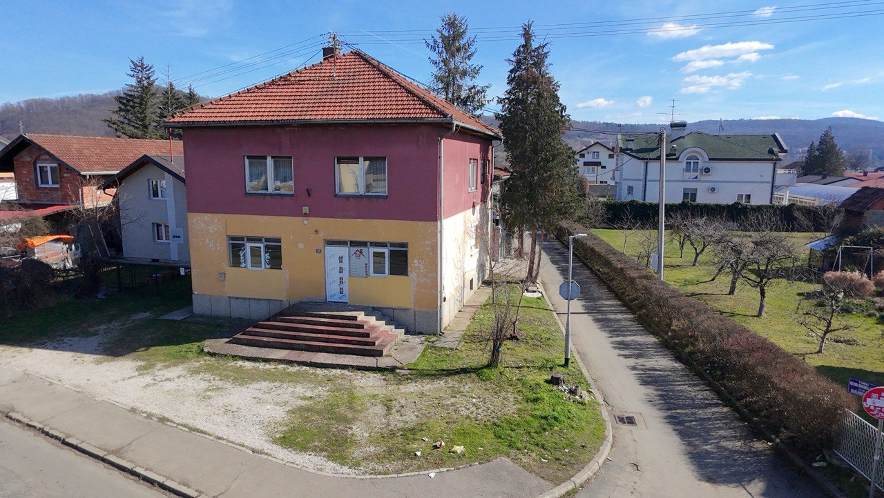 Kuca sa poslovnim prostorom na prodaju Lazarevo