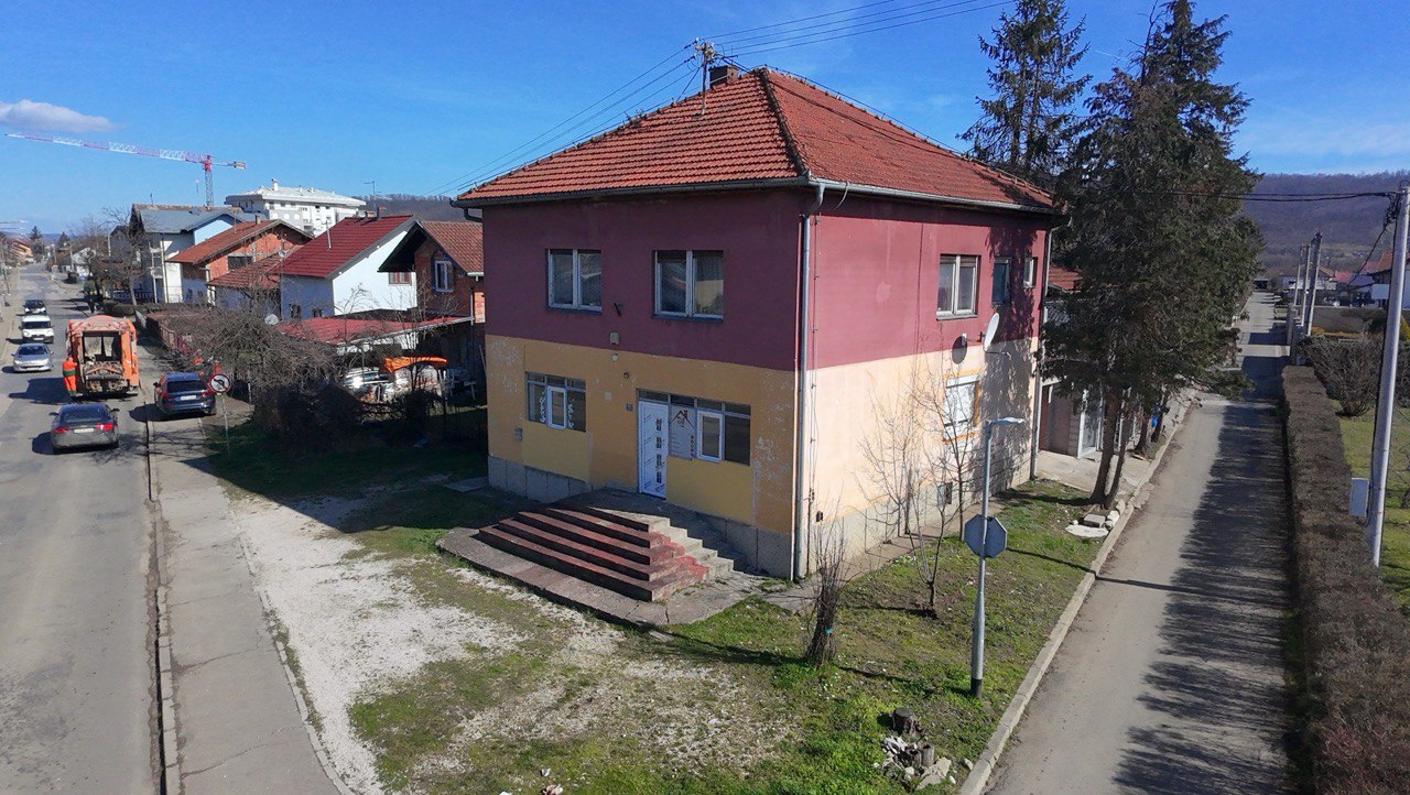 Kuca sa poslovnim prostorom na prodaju Lazarevo