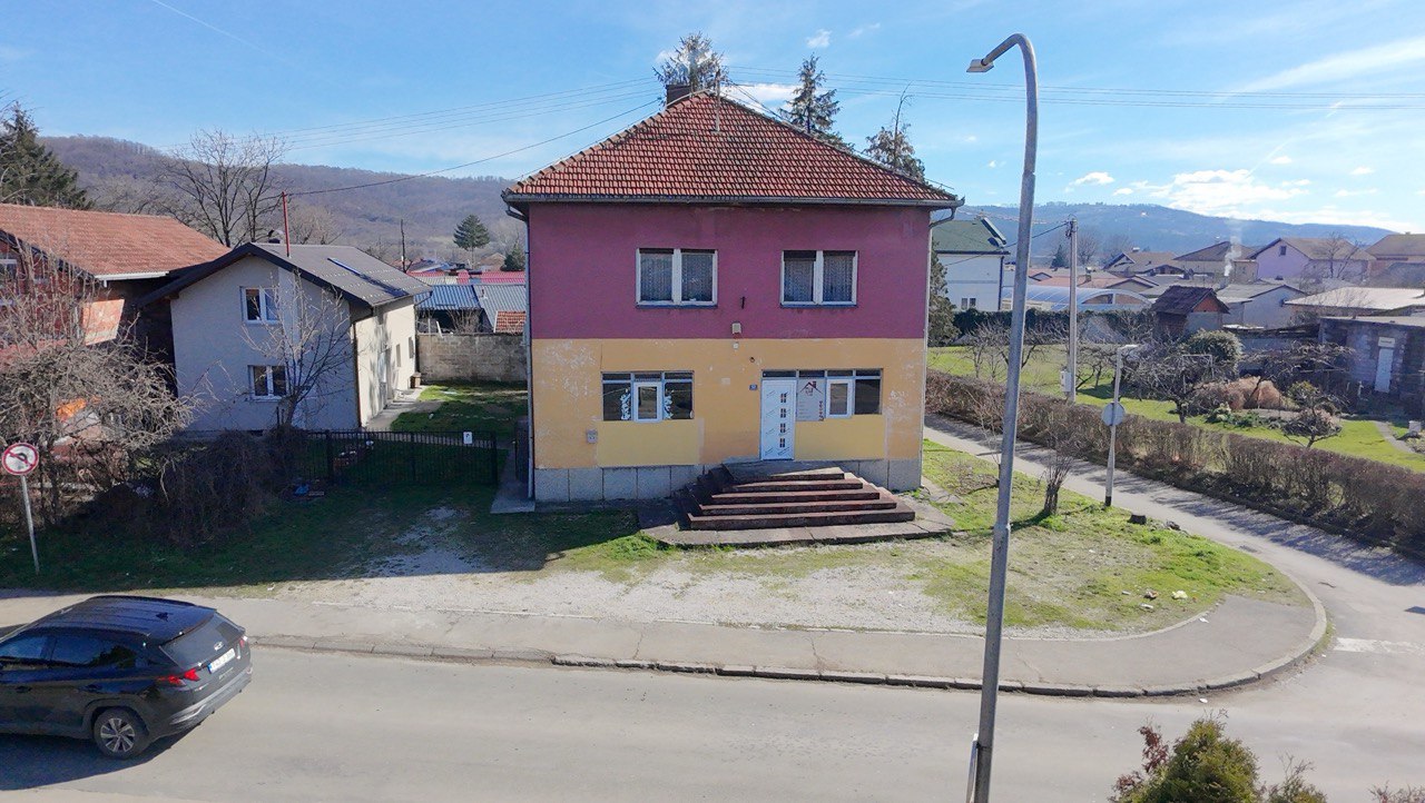 Kuca sa poslovnim prostorom na prodaju Lazarevo