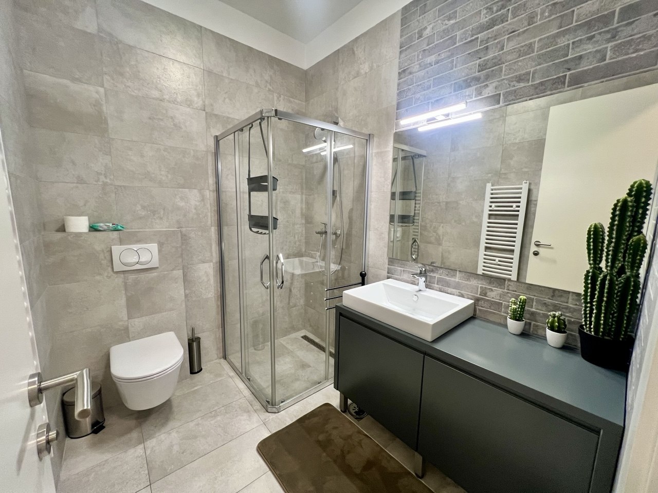 Luksuzan stan za izdavanje centar Banja Luka – 149 m², 2 parking mjesta