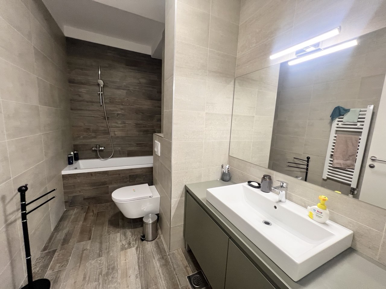 Luksuzan stan za izdavanje centar Banja Luka – 149 m², 2 parking mjesta