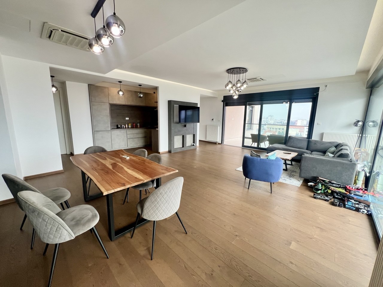 Luksuzan stan za izdavanje centar Banja Luka – 149 m², 2 parking mjesta