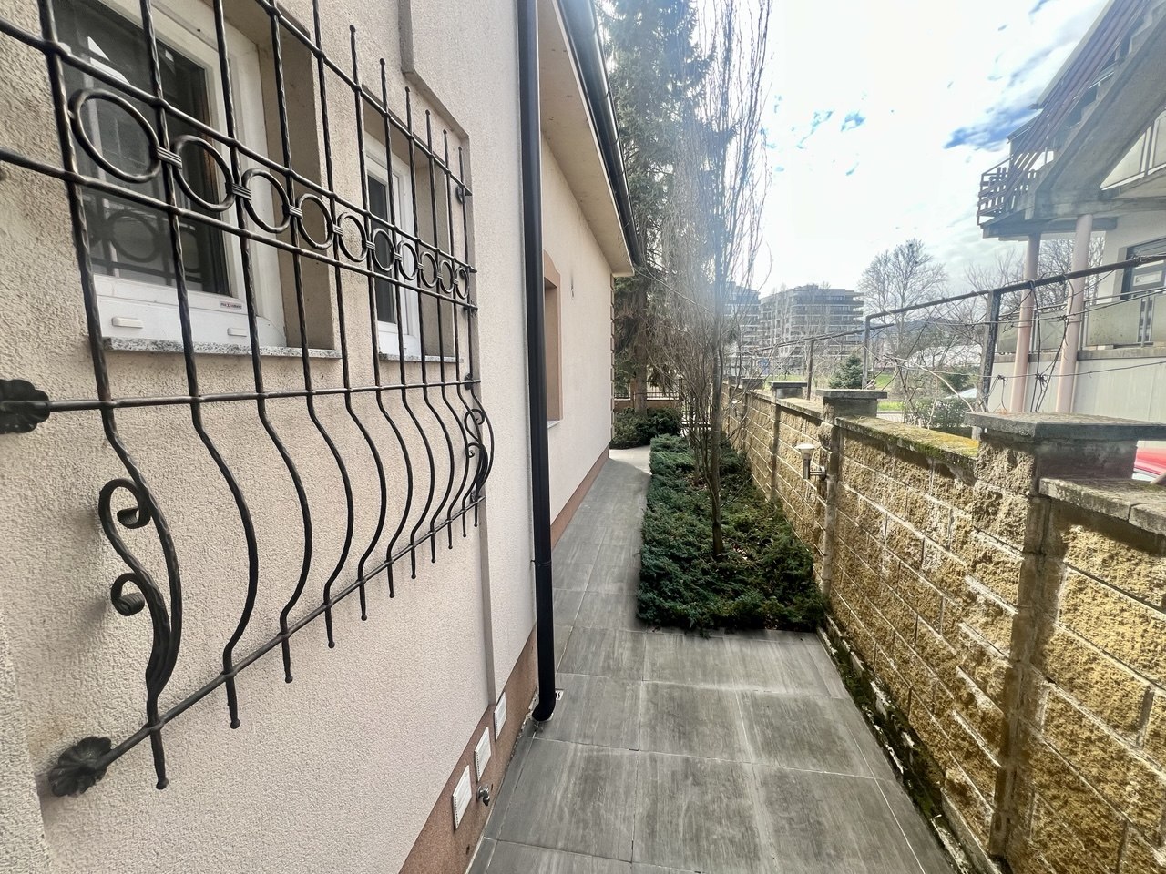 Luksuzna kuća na prodaju s pogledom na Vrbas, 260 m²