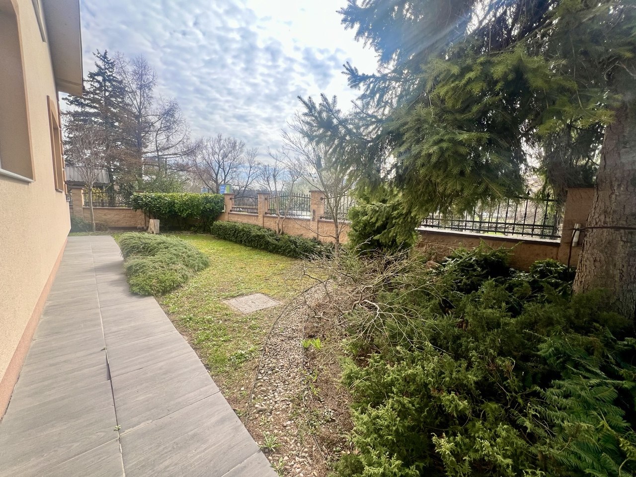 Luksuzna kuća na prodaju s pogledom na Vrbas, 260 m²