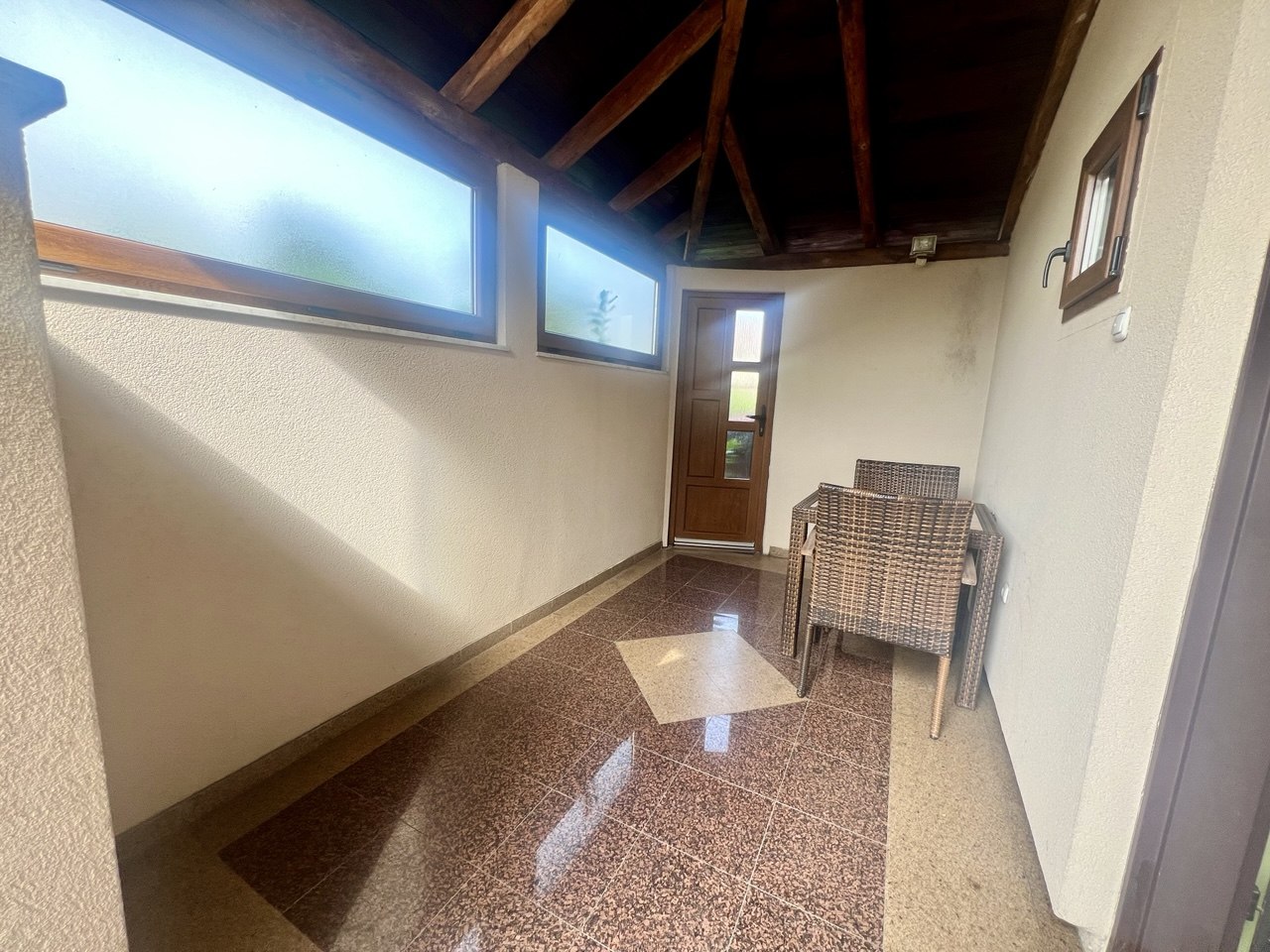 Luksuzna kuća na prodaju s pogledom na Vrbas, 260 m²