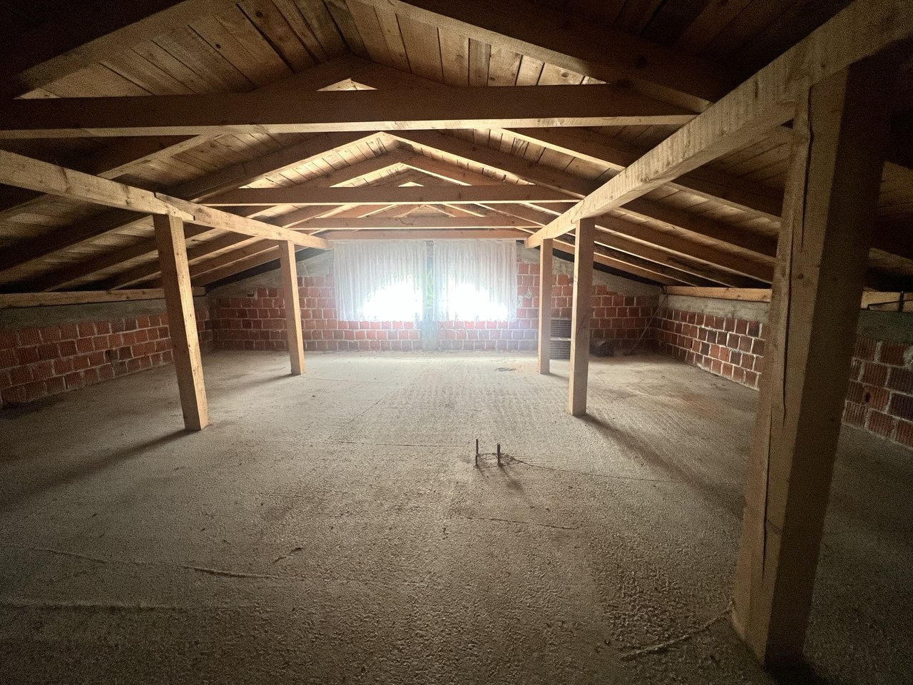 Luksuzna kuća na prodaju s pogledom na Vrbas, 260 m²