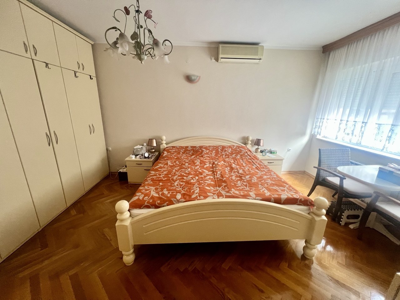 Luksuzna kuća na prodaju s pogledom na Vrbas, 260 m²