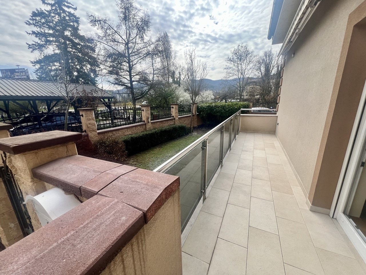 Luksuzna kuća na prodaju s pogledom na Vrbas, 260 m²