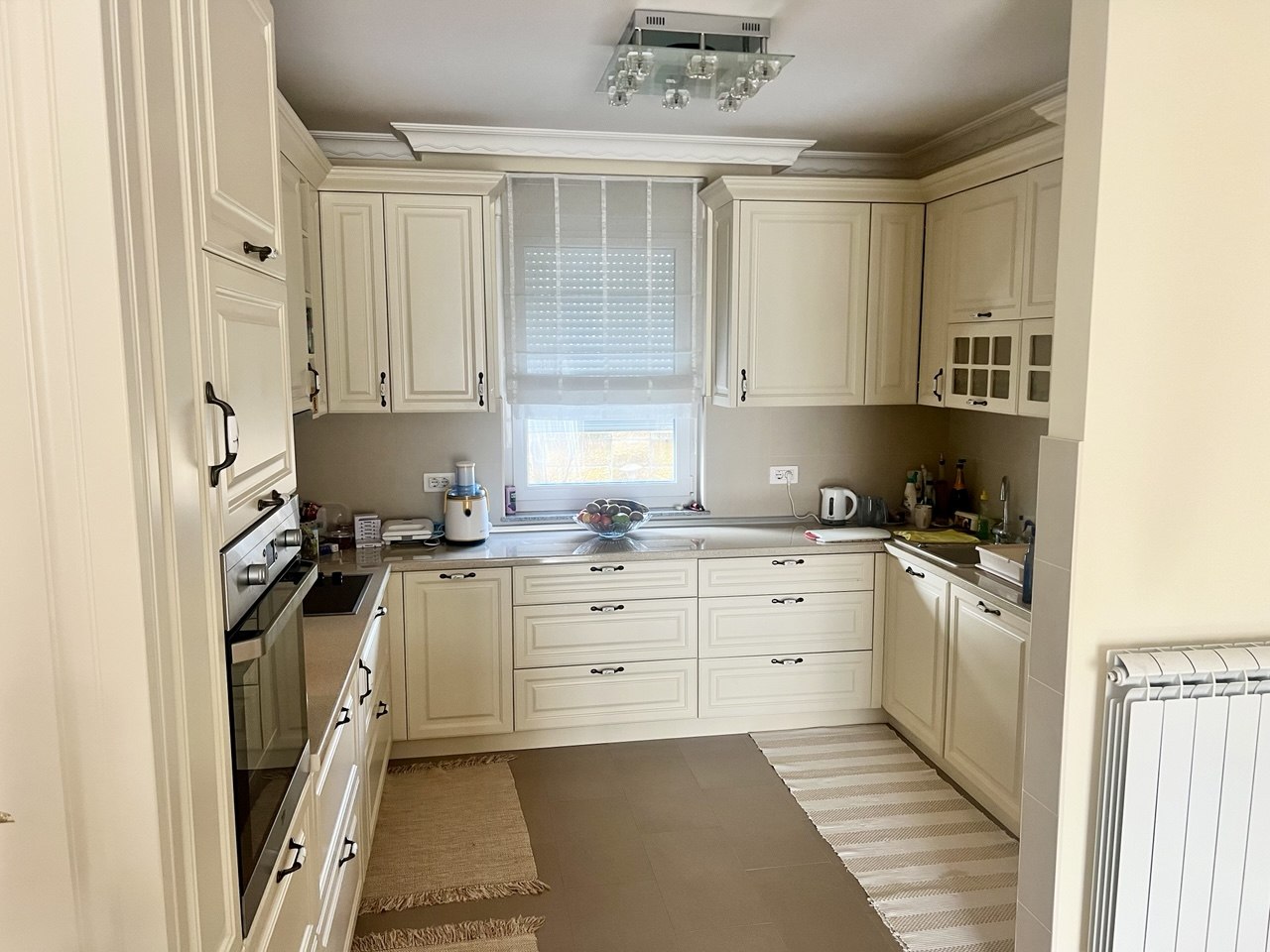 Luksuzna kuća na prodaju s pogledom na Vrbas, 260 m²