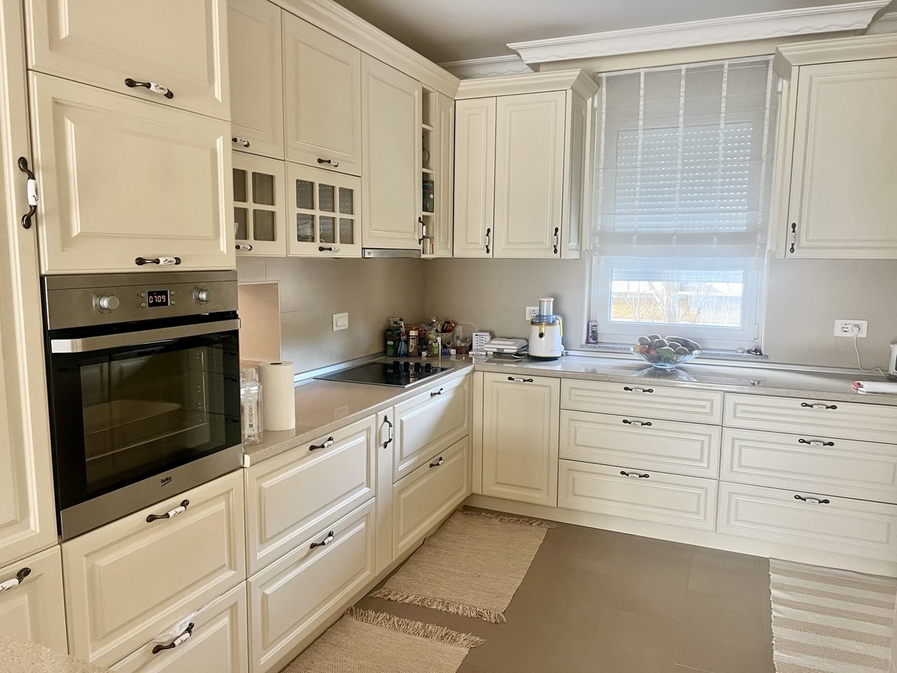 Luksuzna kuća na prodaju s pogledom na Vrbas, 260 m²