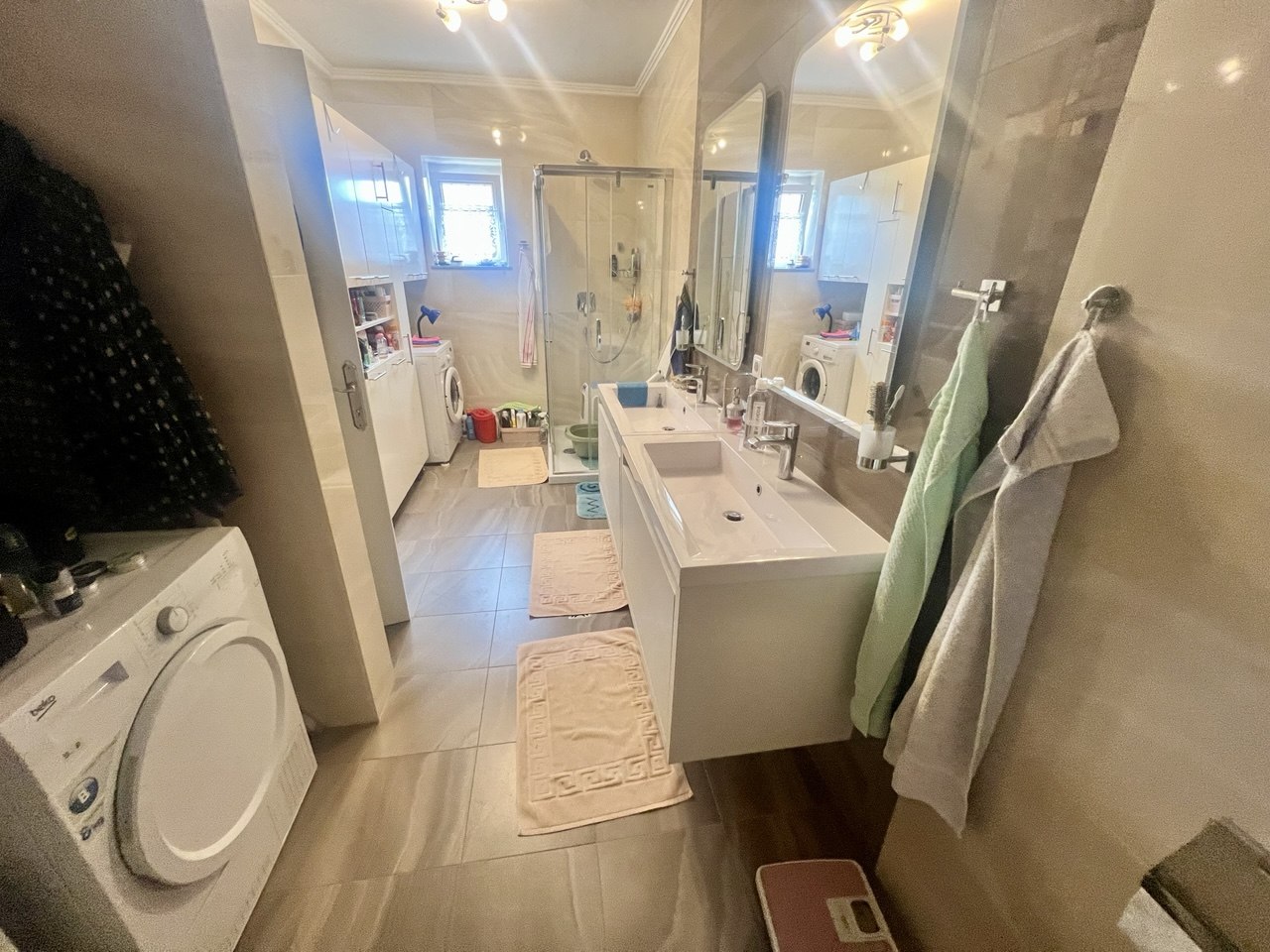 Luksuzna kuća na prodaju s pogledom na Vrbas, 260 m²