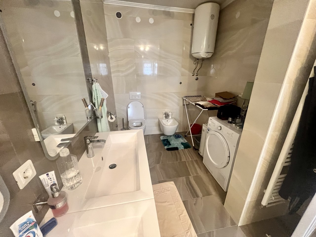 Luksuzna kuća na prodaju s pogledom na Vrbas, 260 m²