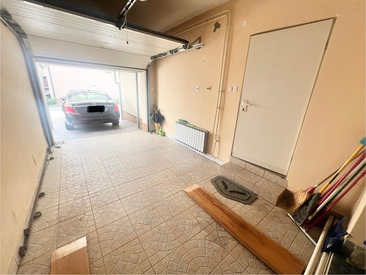 Luksuzna kuća na prodaju s pogledom na Vrbas, 260 m²