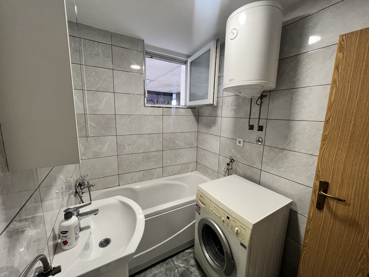 Dvosoban stan za izdavanje Borik, visoko prizemlje