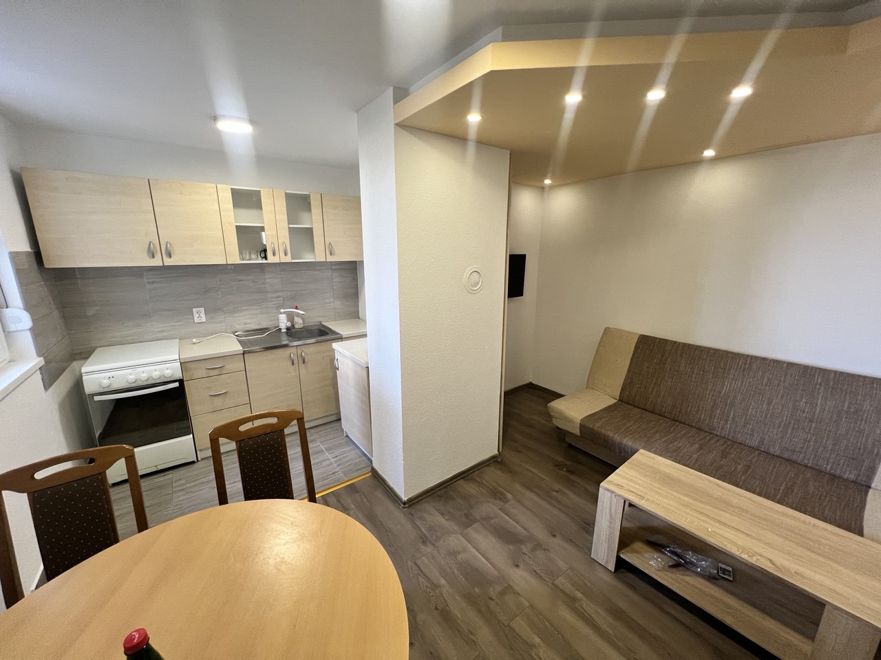 Dvosoban stan za izdavanje Borik, visoko prizemlje