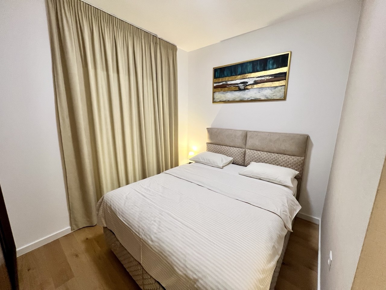 Penthouse na prodaju - pogled na Banj brdo, nov i namješten