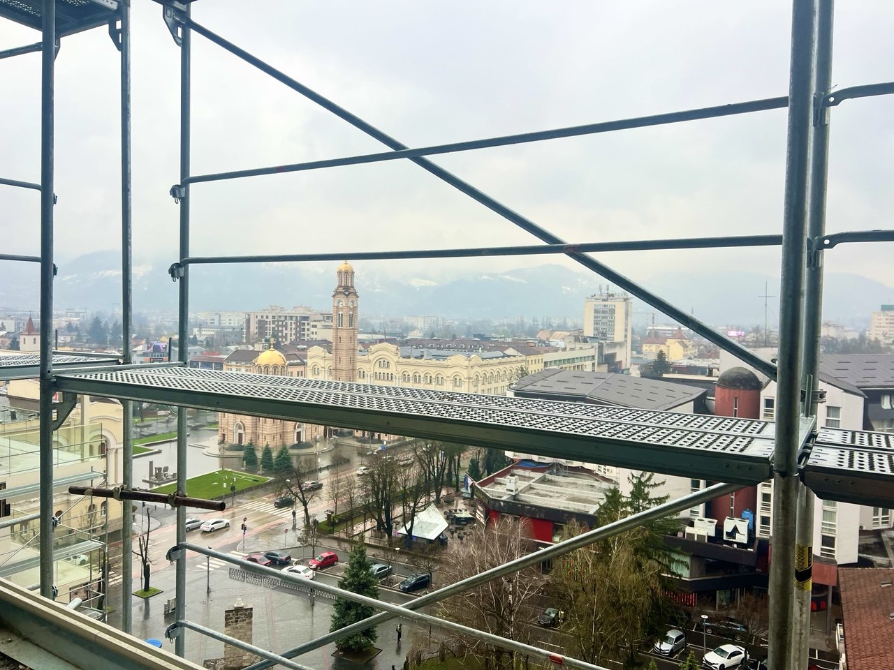 Trosoban stan na prodaju – pogled na Hram, Bijeli dvor, 85 m²