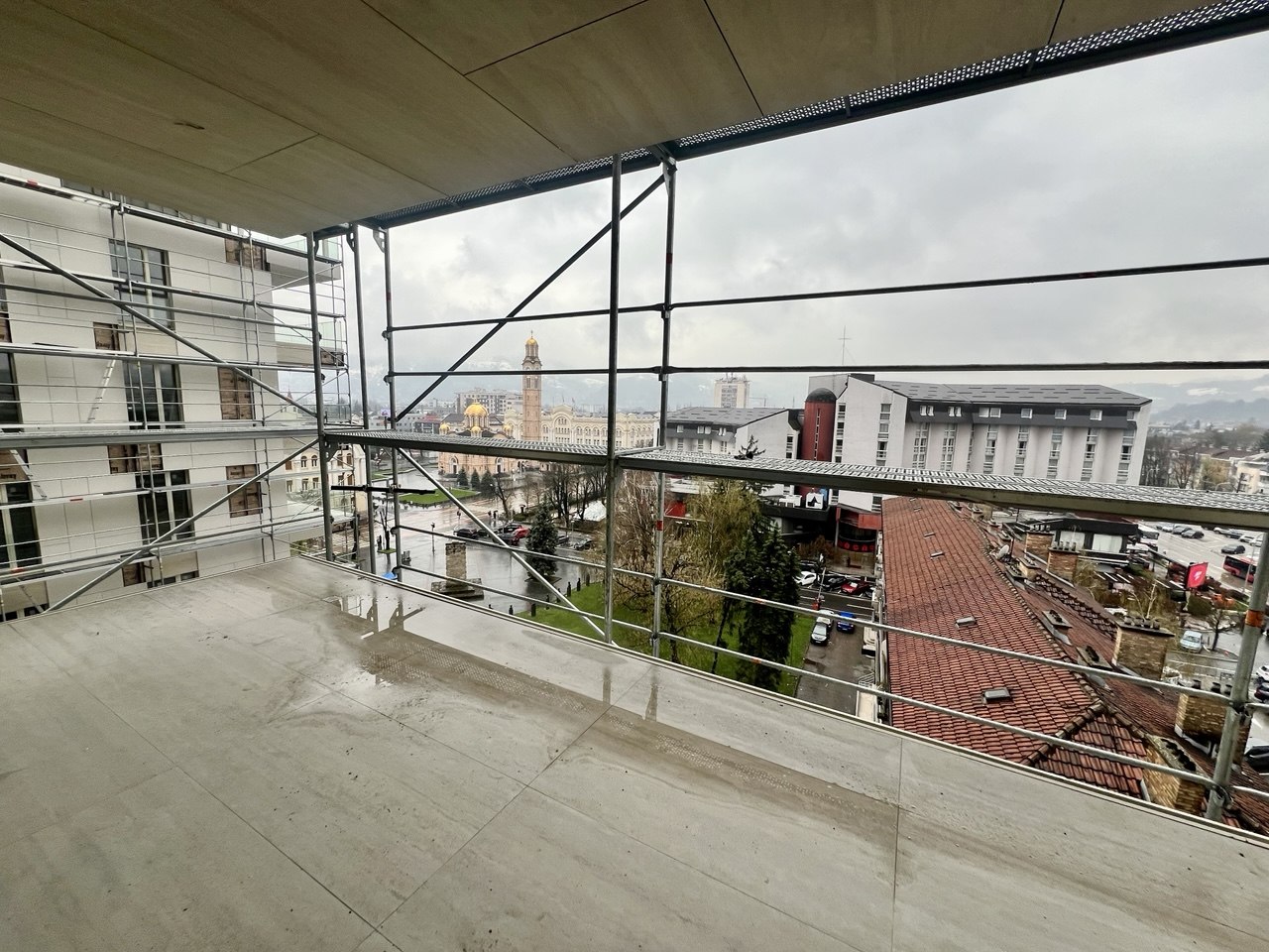 Trosoban stan na prodaju – pogled na Hram, Bijeli dvor, 85 m²