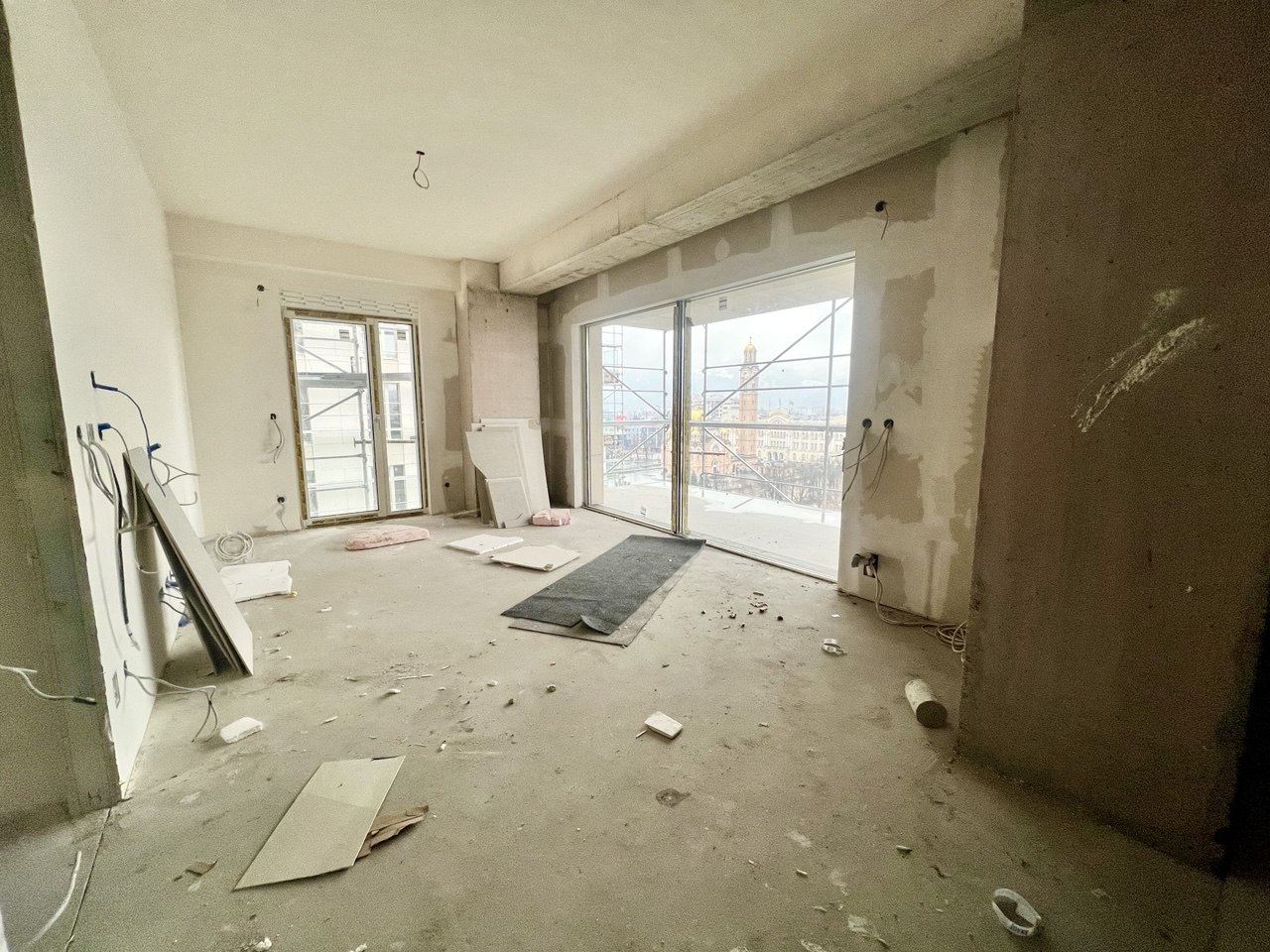 Trosoban stan na prodaju – pogled na Hram, Bijeli dvor, 85 m²