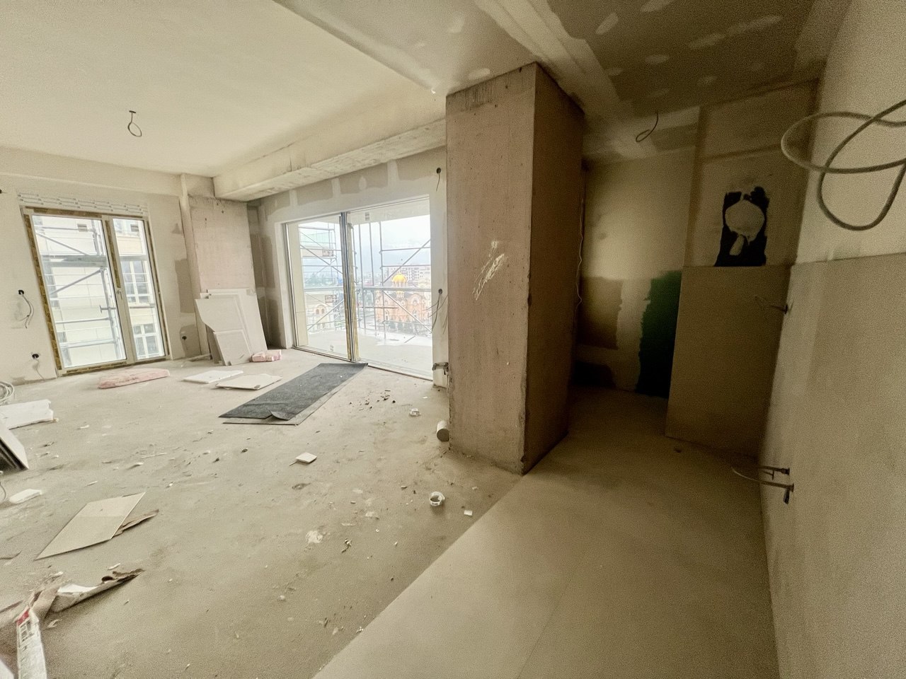 Trosoban stan na prodaju – pogled na Hram, Bijeli dvor, 85 m²