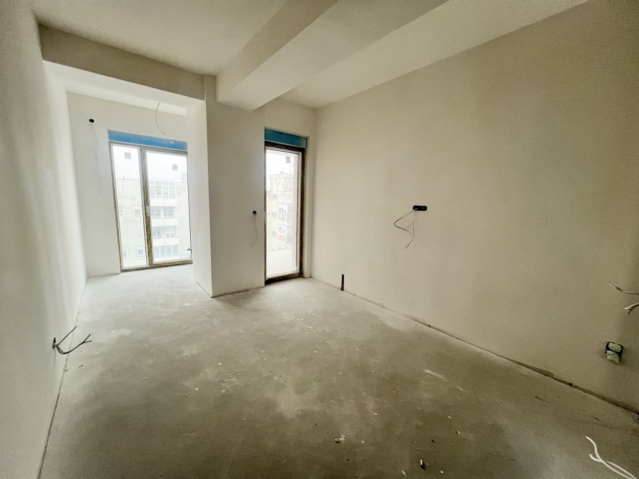 Trosoban stan na prodaju – Bijeli dvor, pogled na Bulevar, 91 m²