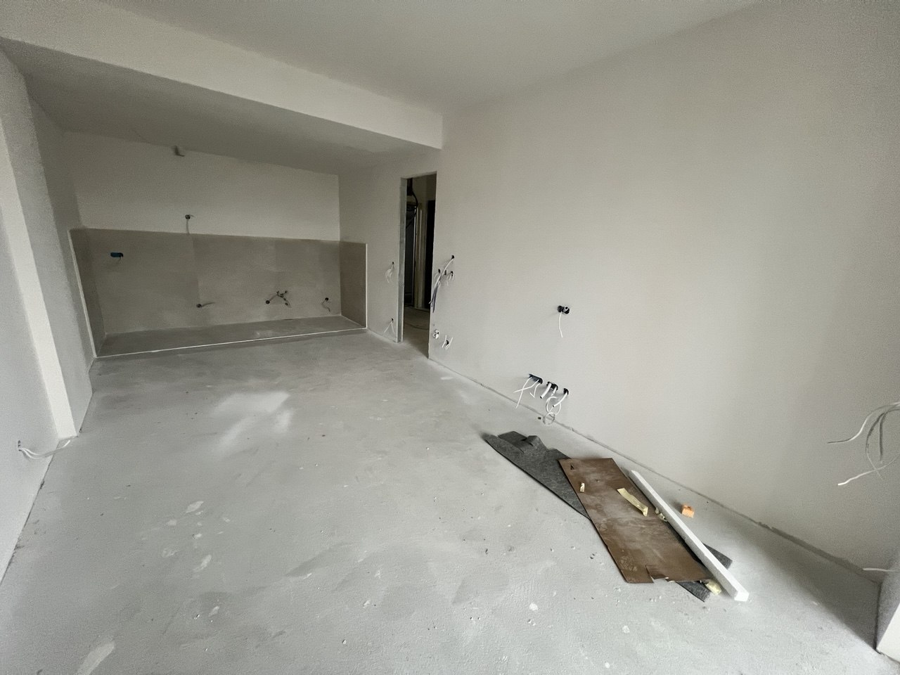 Trosoban stan na prodaju – Bijeli dvor, pogled na Bulevar, 91 m²