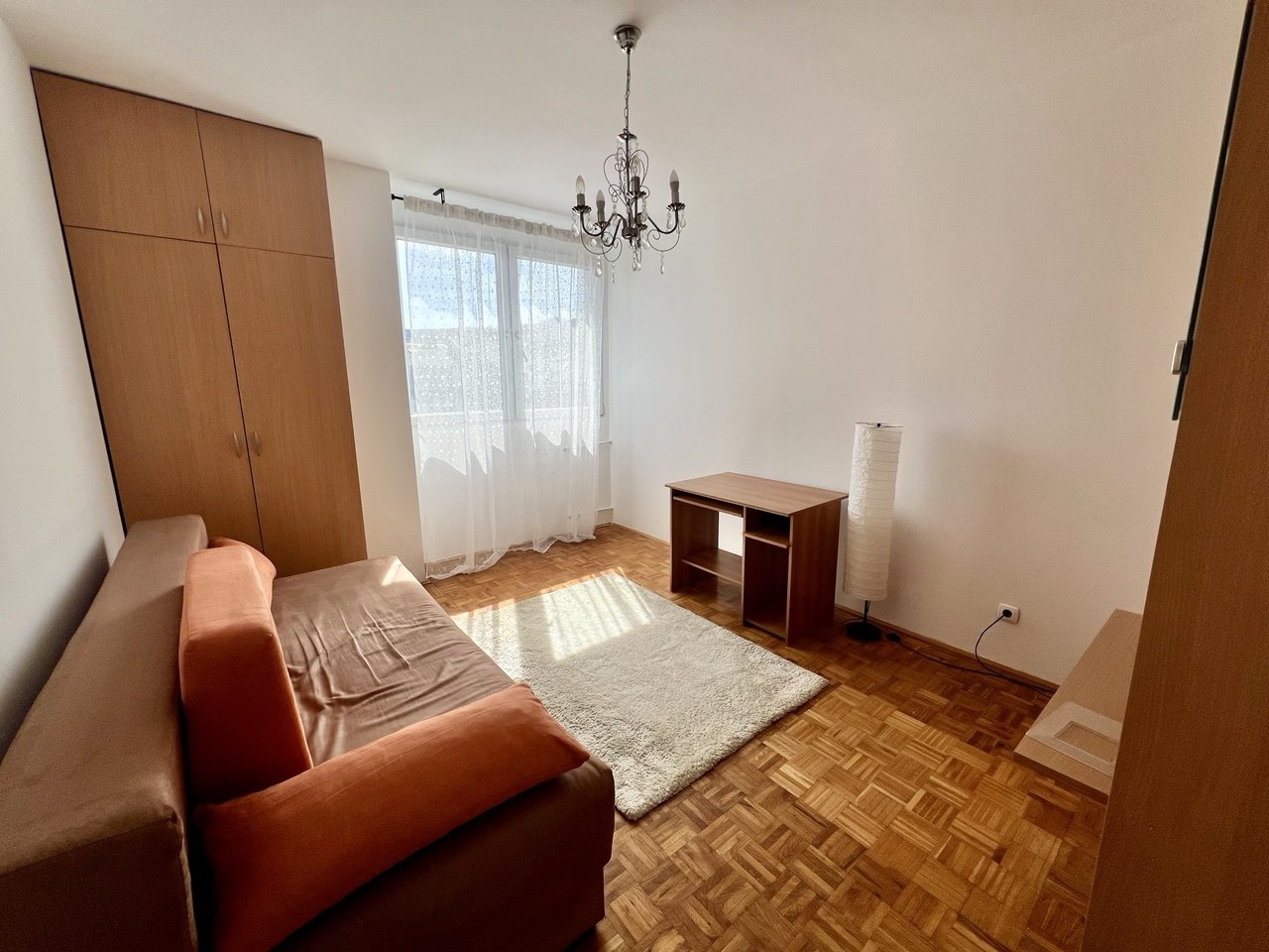 Trosoban stan za izdavanje - centar, blizina Gimnazije