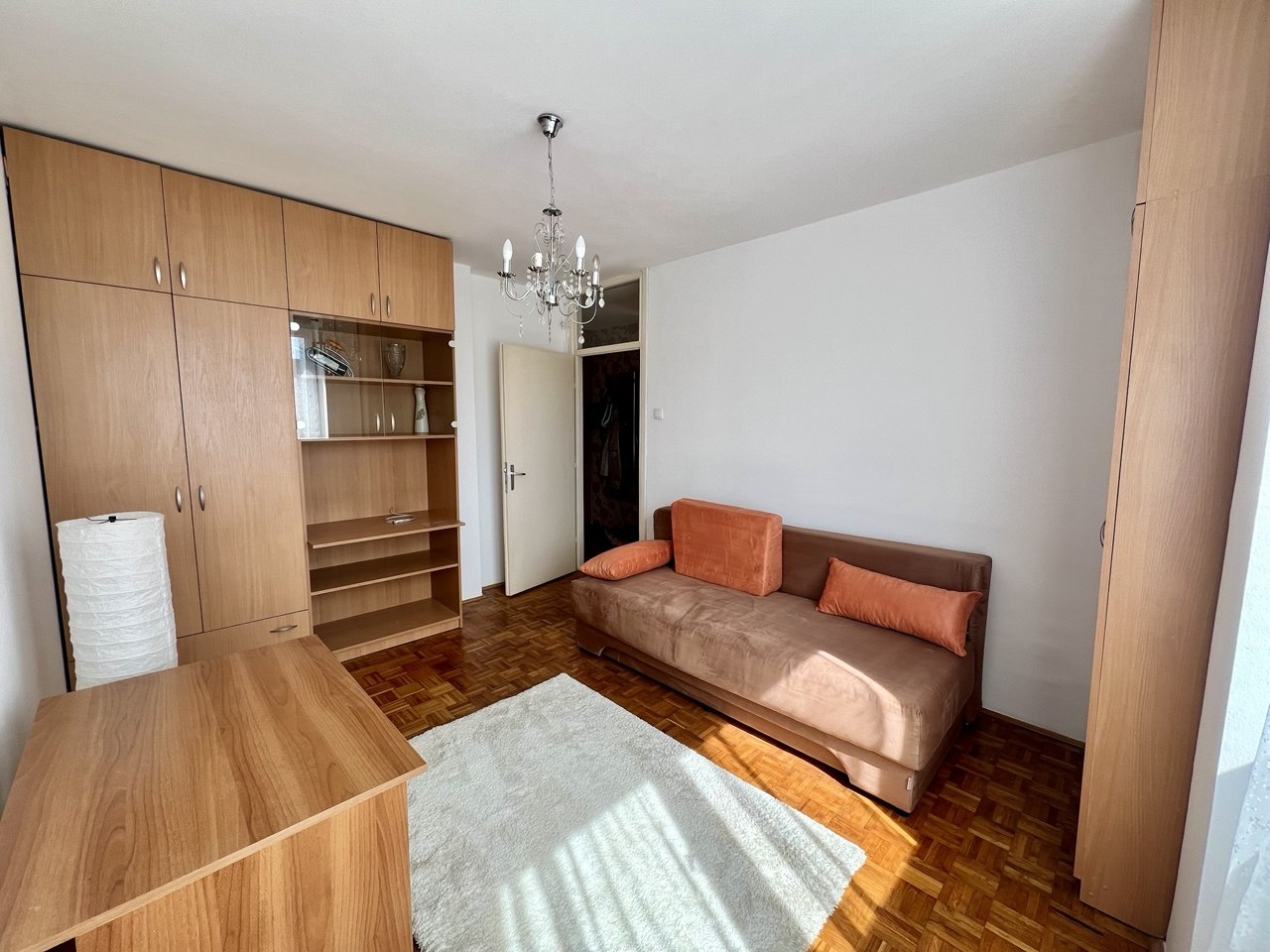 Trosoban stan za izdavanje - centar, blizina Gimnazije