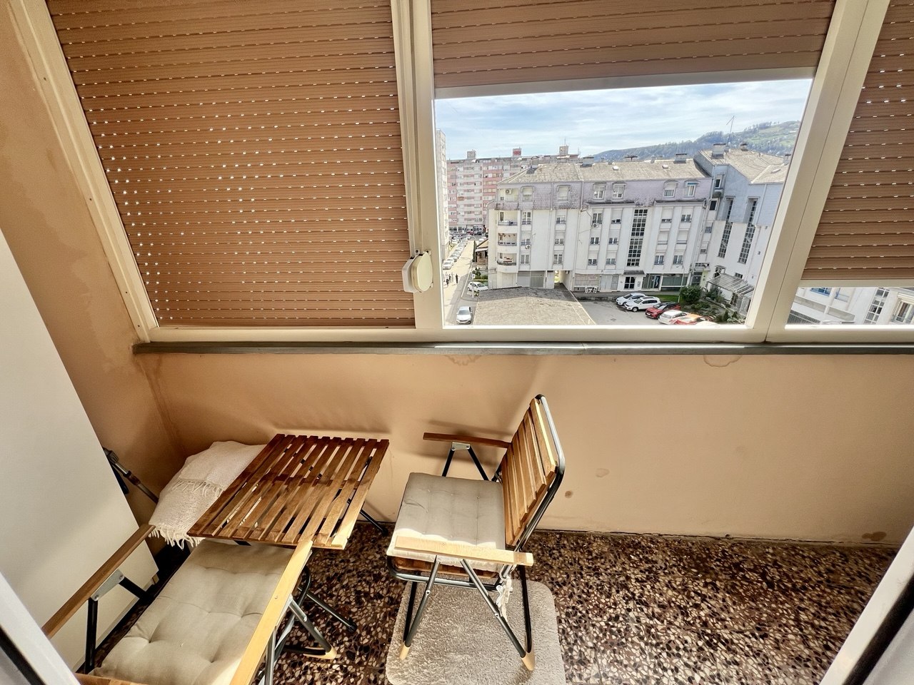 Trosoban stan za izdavanje - centar, blizina Gimnazije