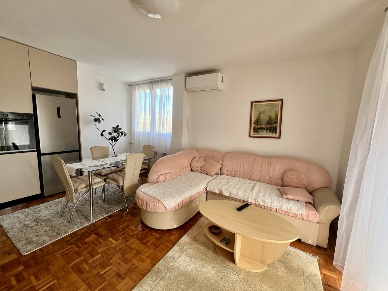 Trosoban stan za izdavanje - centar, blizina Gimnazije