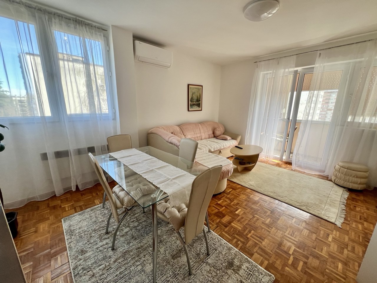 Trosoban stan za izdavanje - centar, blizina Gimnazije