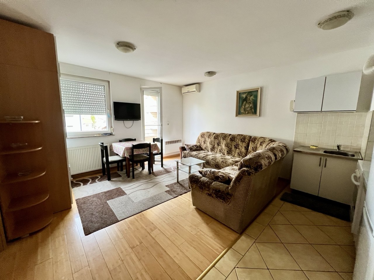 Dvosoban stan za izdavanje Kočićev Vijenac – Hiseta, namješten