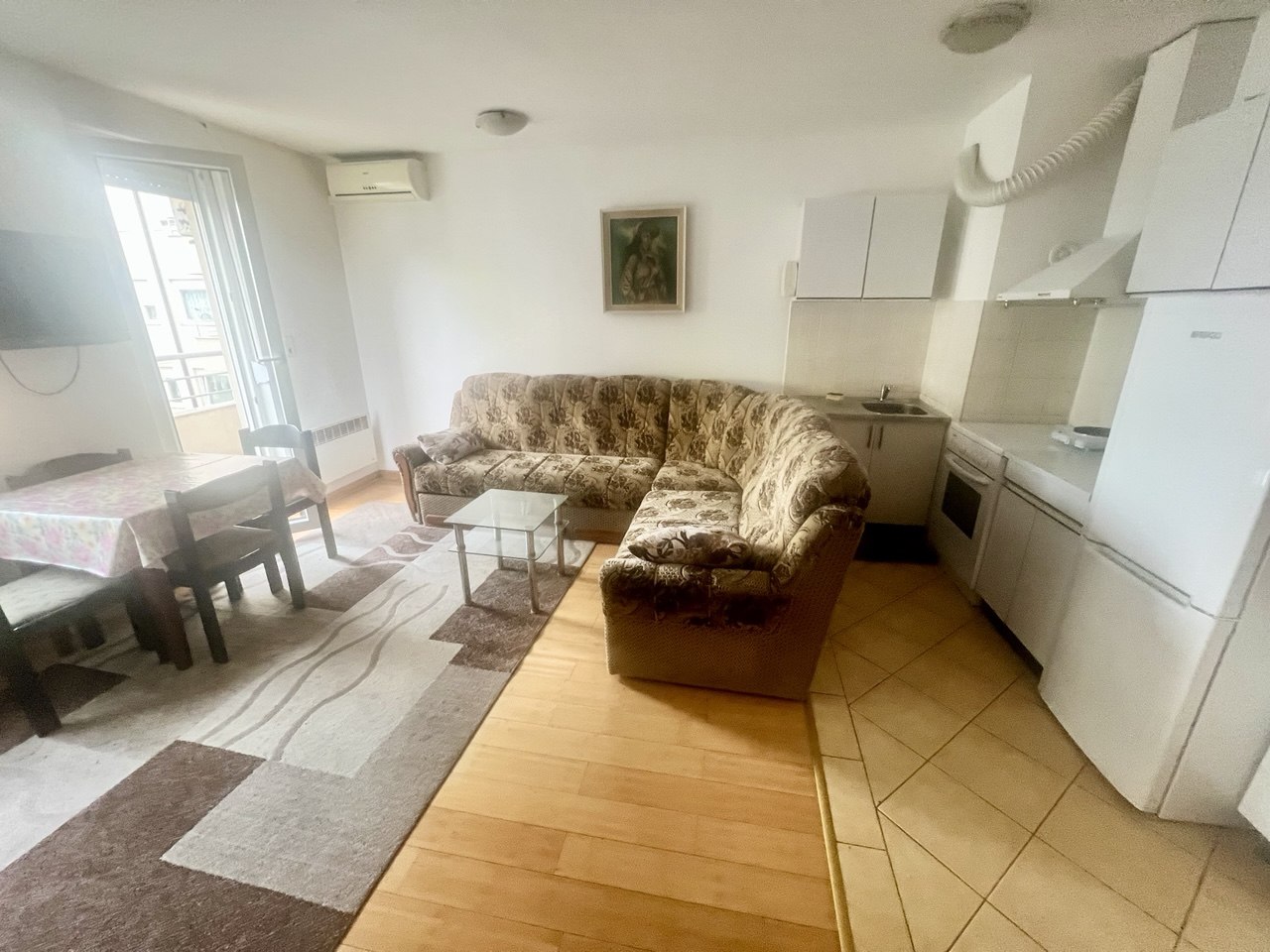 Dvosoban stan za izdavanje Kočićev Vijenac – Hiseta, namješten