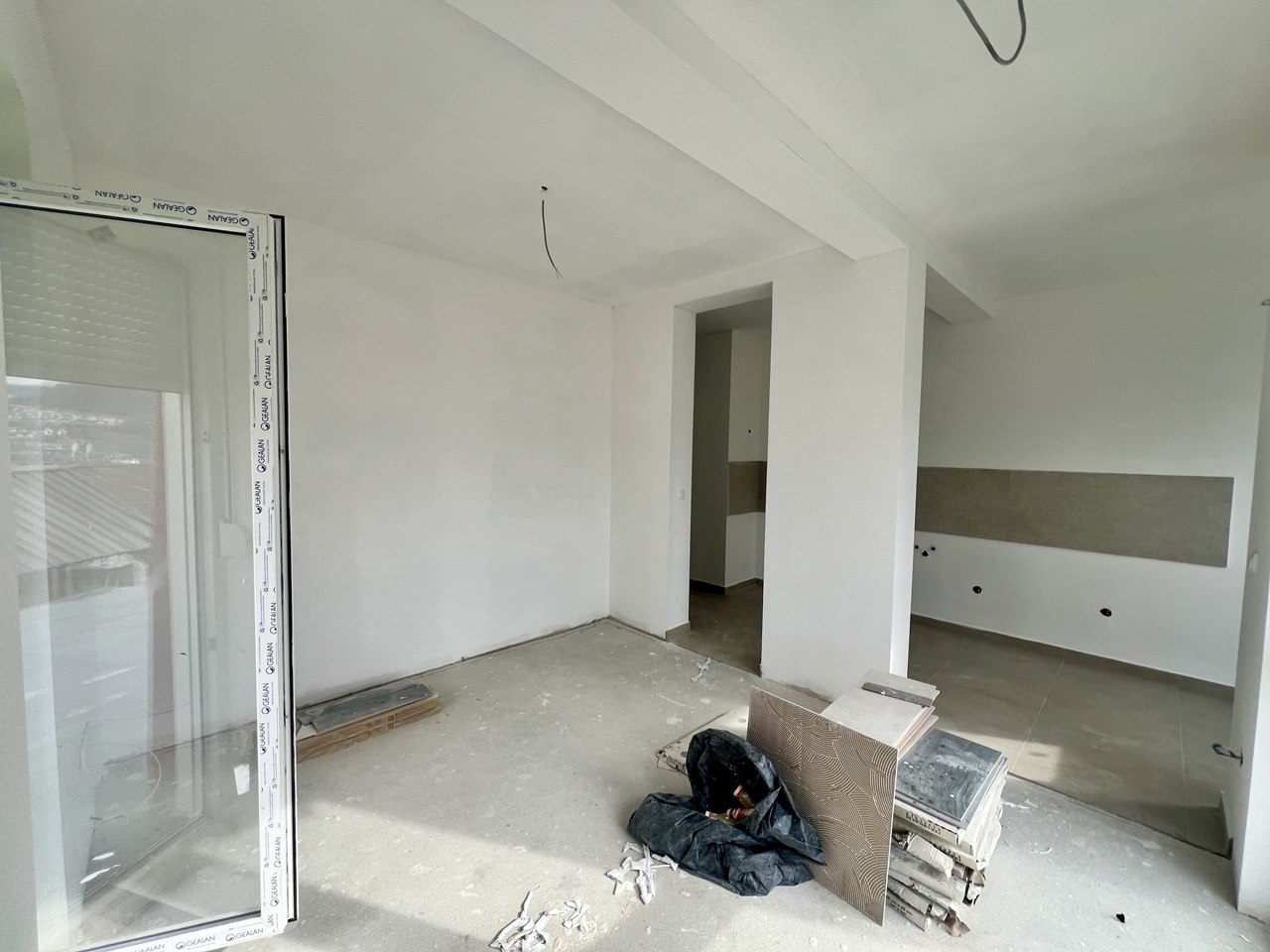 Prostran dvosoban stan sa velikom terasom