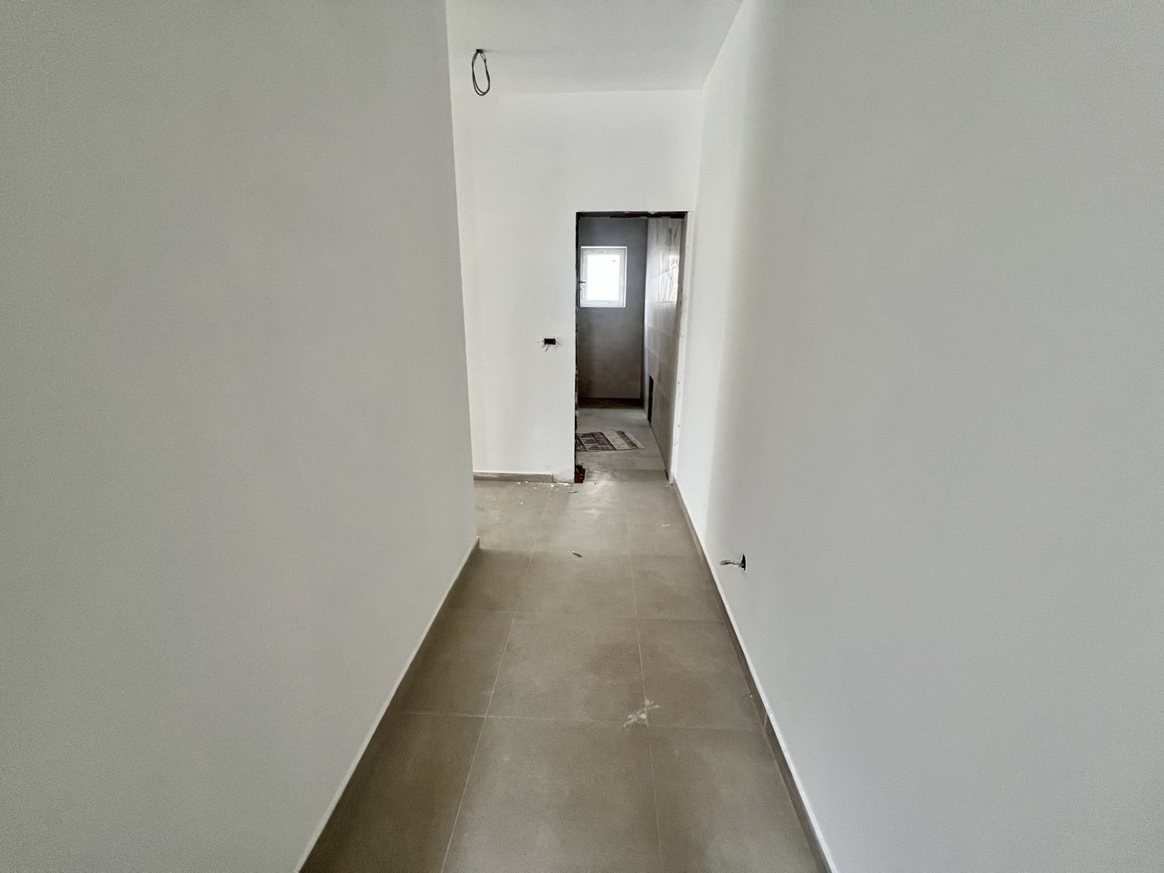 Prostran dvosoban stan sa velikom terasom