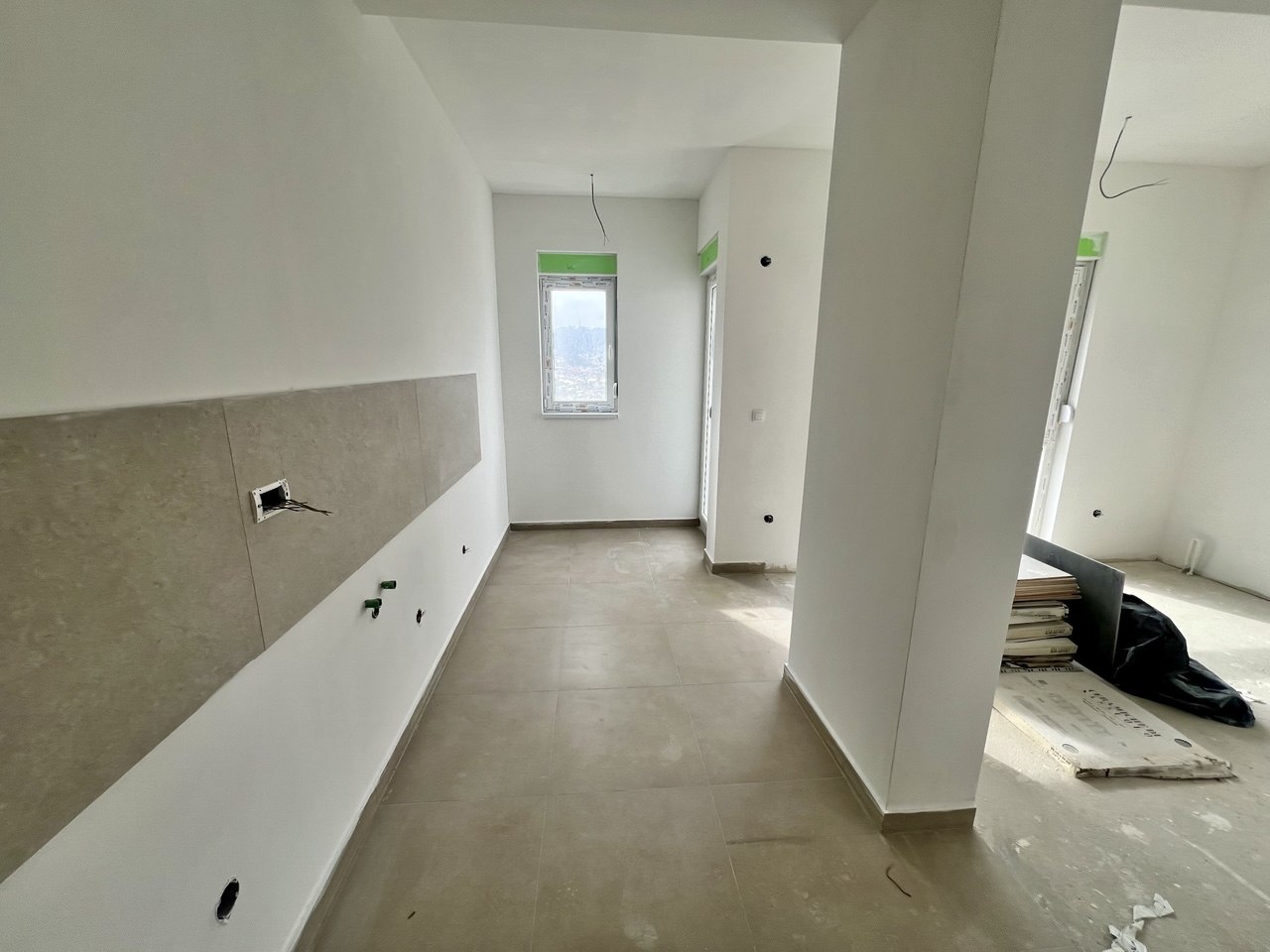 Prostran dvosoban stan sa velikom terasom