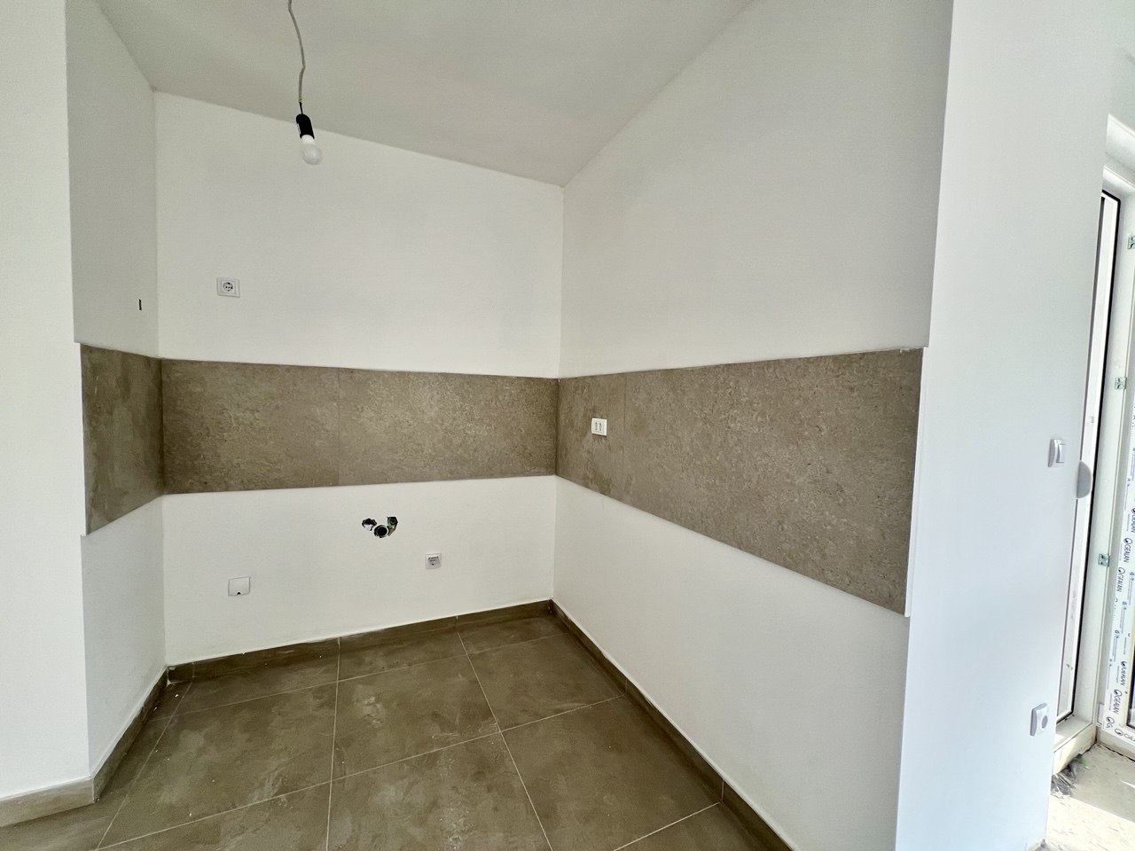 Uknjizen nov dvosoban stan 41m² Lauš Banja Luka