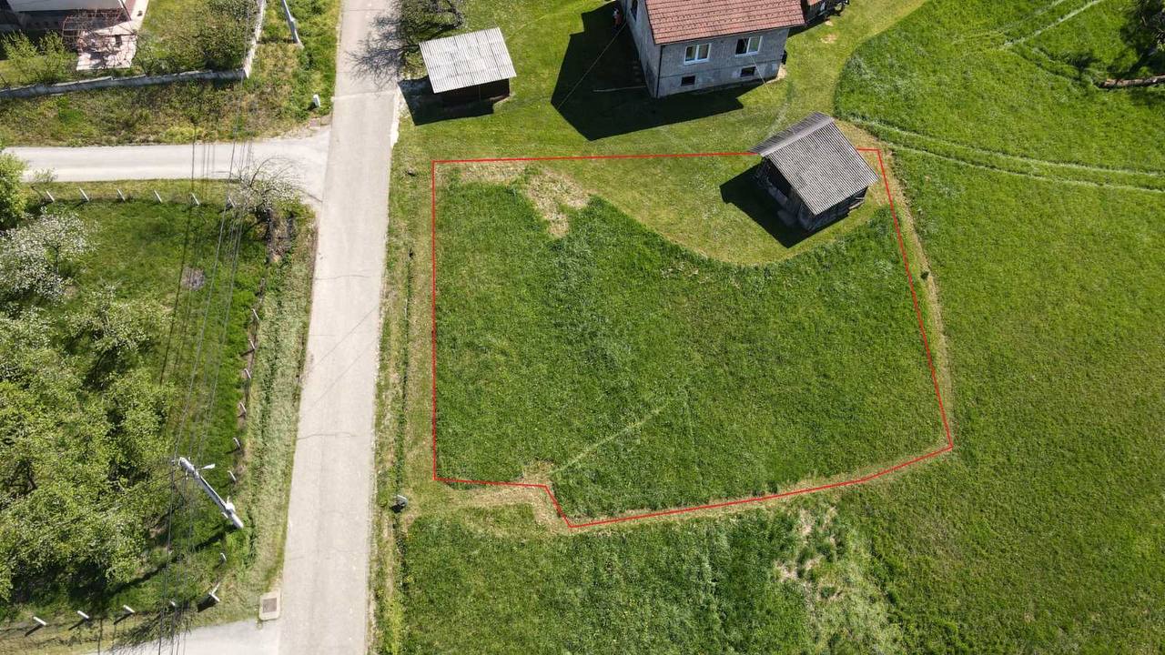 Građevinsko zemljište na prodaju Česma – 693 m², pogled na grad