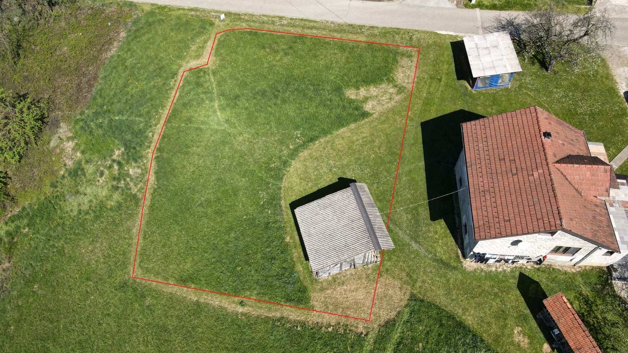 Građevinsko zemljište na prodaju Česma – 693 m², pogled na grad