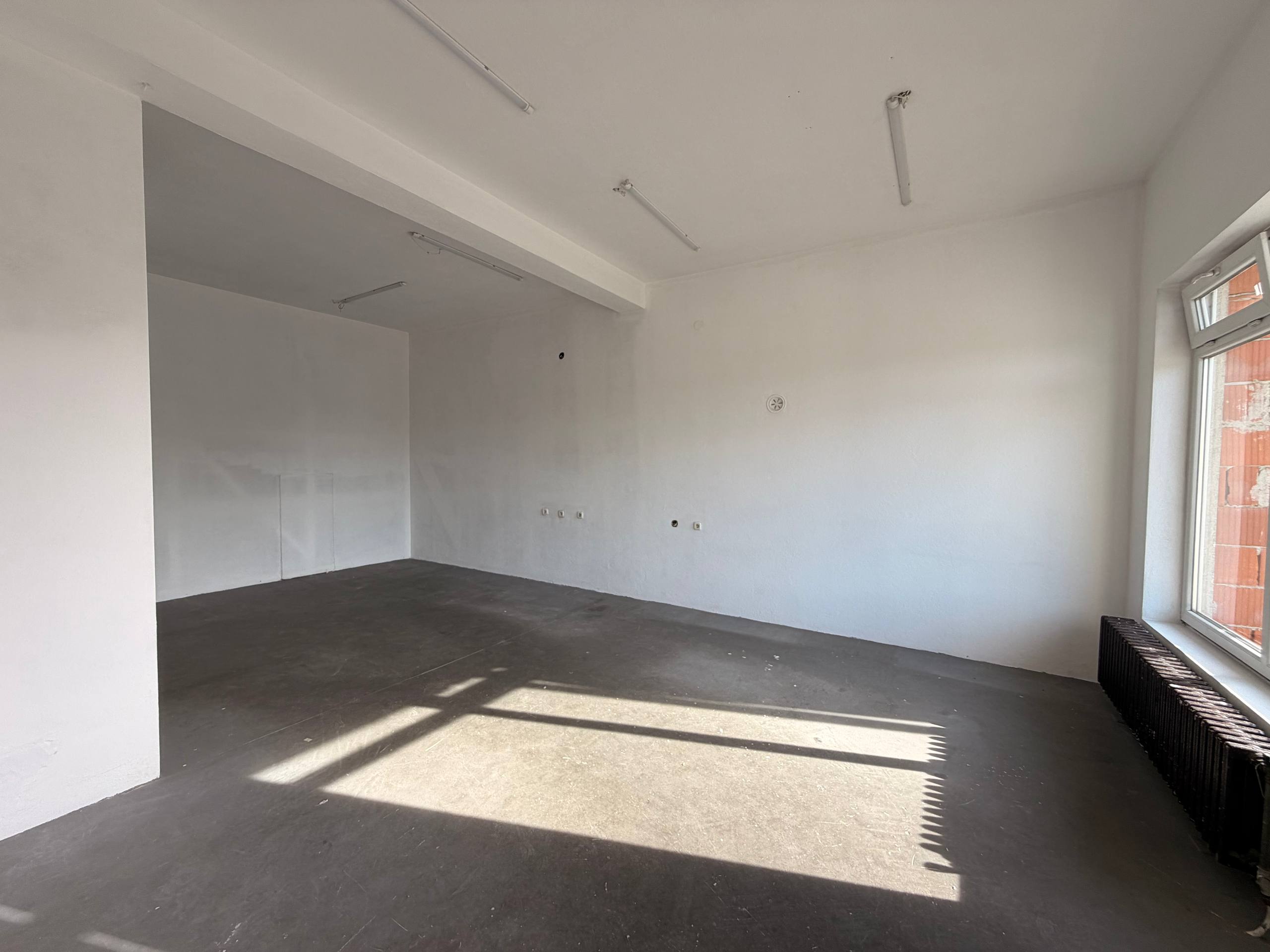 Poslovni prostor na prometnoj lokaciji uz zapadni tranzit