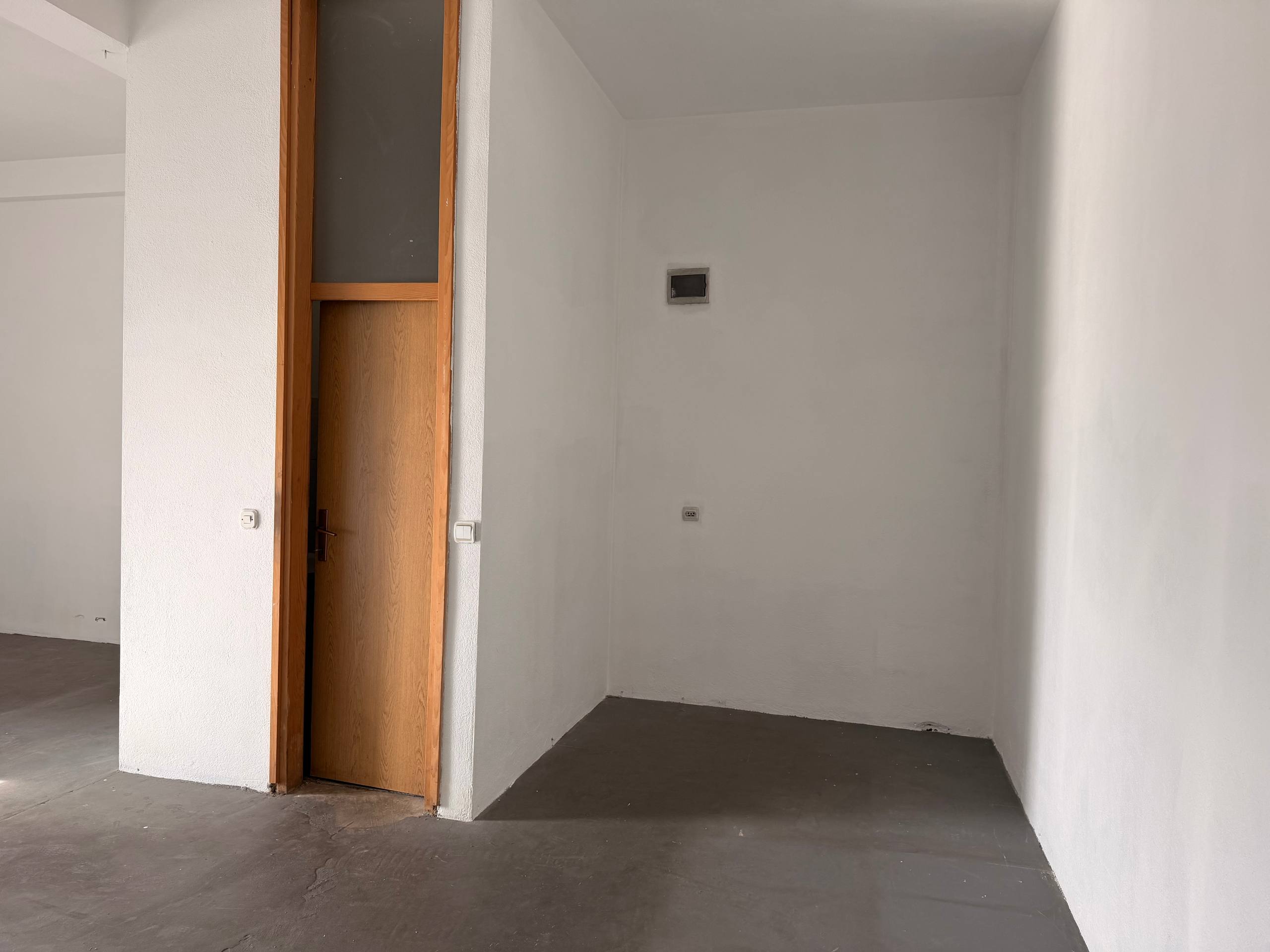 Poslovni prostor na prometnoj lokaciji uz zapadni tranzit