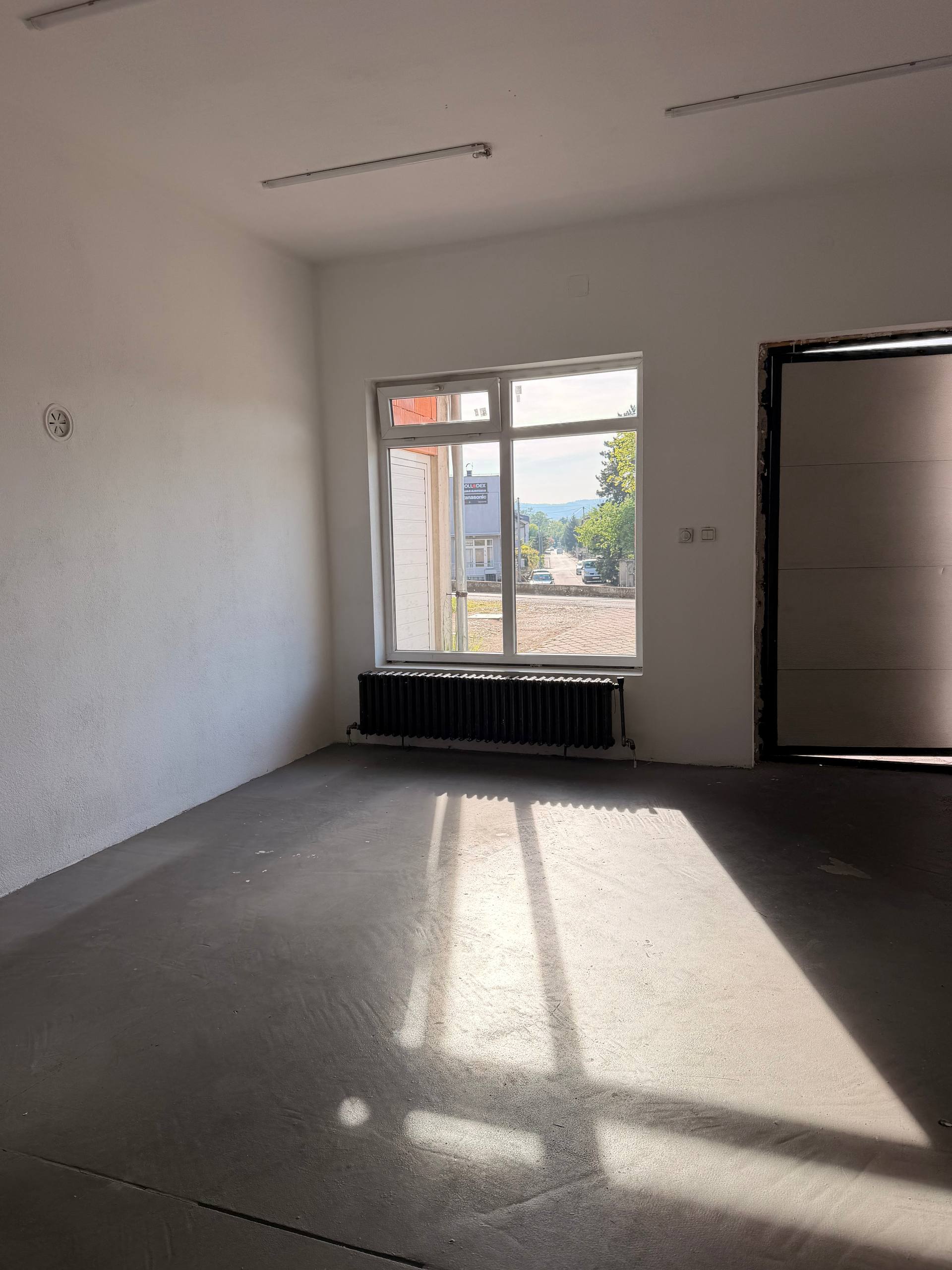 Poslovni prostor na prometnoj lokaciji uz zapadni tranzit