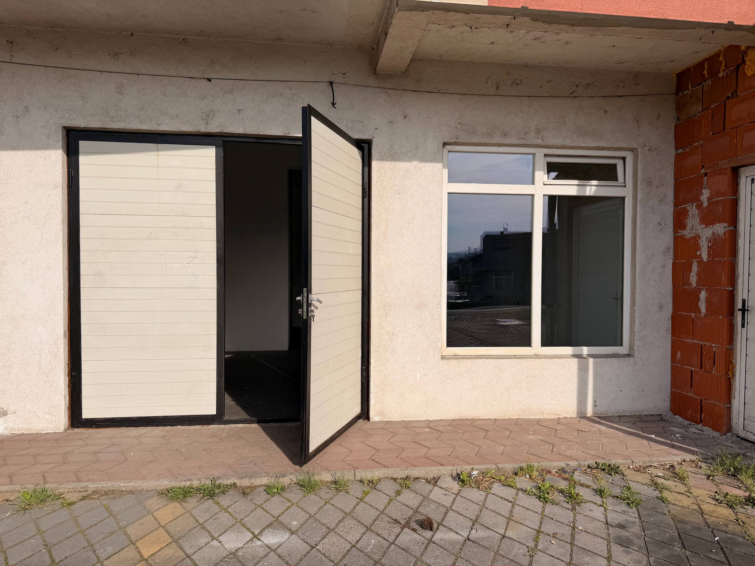 Poslovni prostor na prometnoj lokaciji uz zapadni tranzit