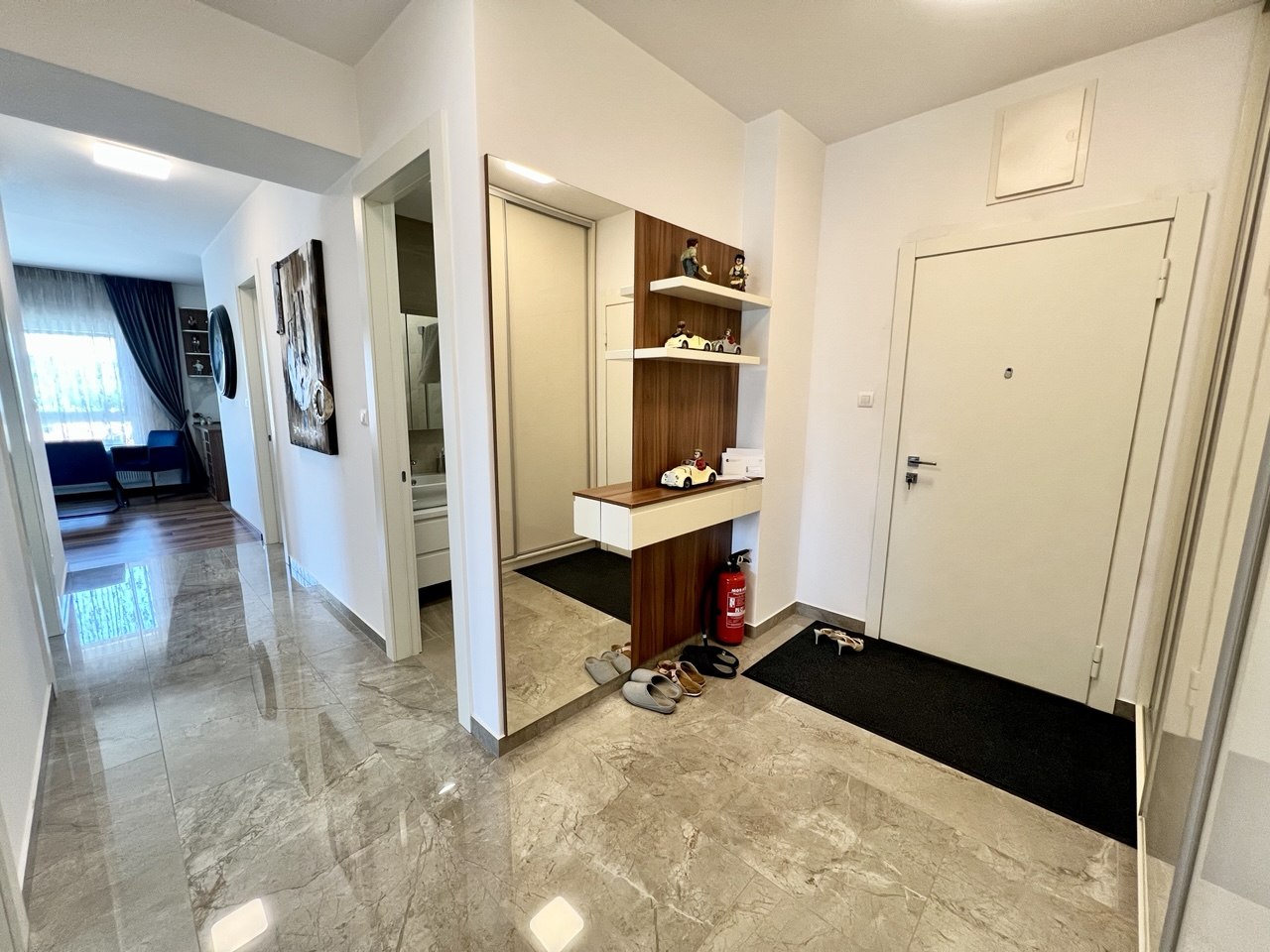Luksuzan stan za izdavanje Jevrejska, 103 m², panormski pogled