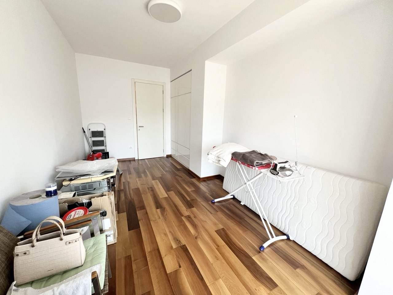 Luksuzan stan za izdavanje Jevrejska, 103 m², panormski pogled