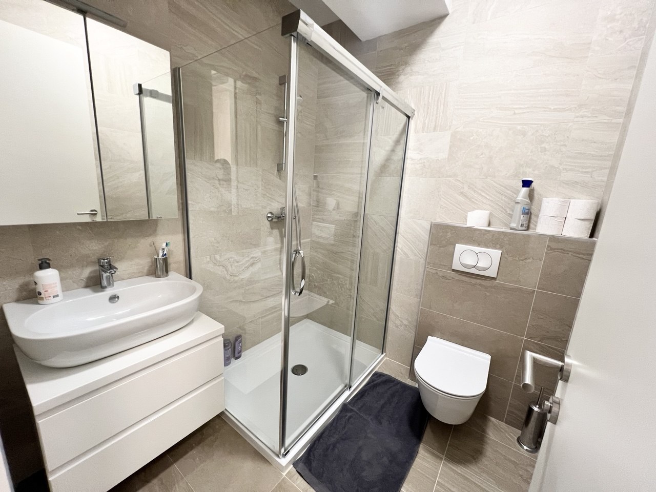 Luksuzan stan za izdavanje Jevrejska, 103 m², panormski pogled