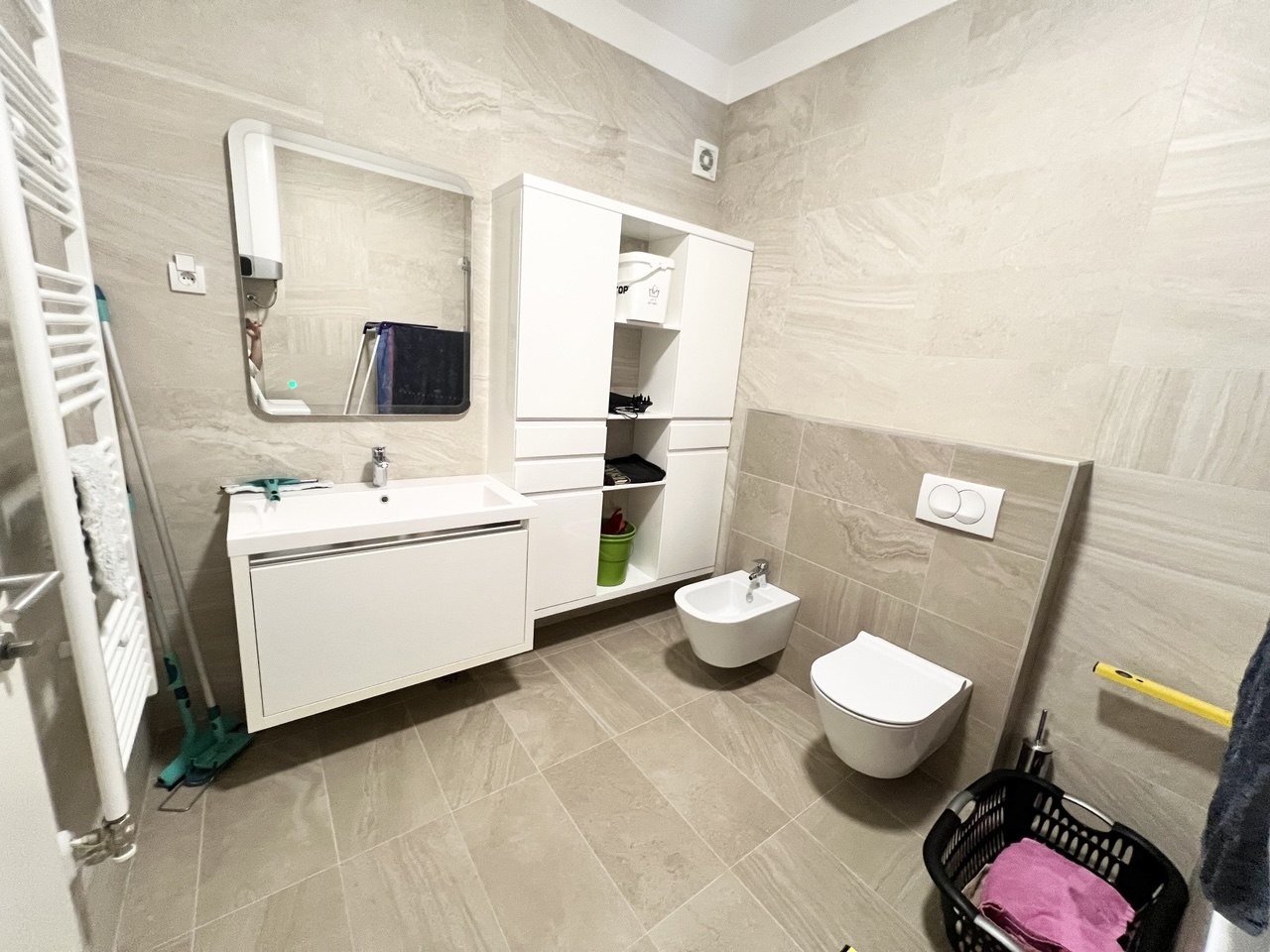 Luksuzan stan za izdavanje Jevrejska, 103 m², panormski pogled