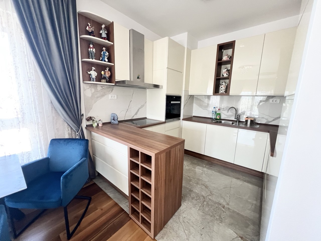 Luksuzan stan za izdavanje Jevrejska, 103 m², panormski pogled