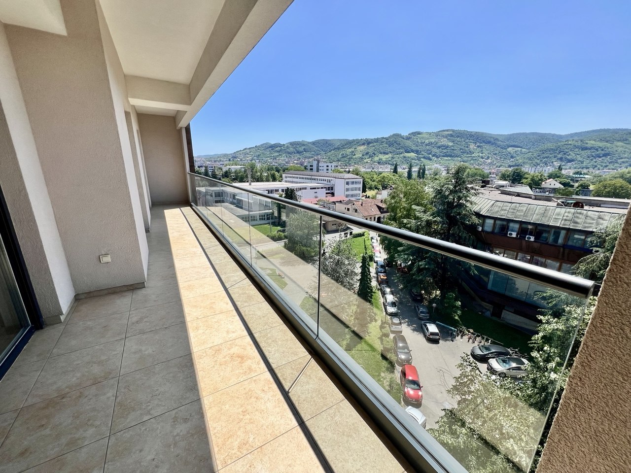 Luksuzan stan za izdavanje Jevrejska, 103 m², panormski pogled